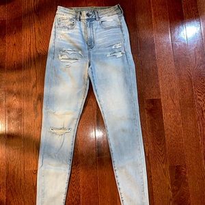 American Eagle High Waisted Distressed Jeggings, light blue wash, size 6